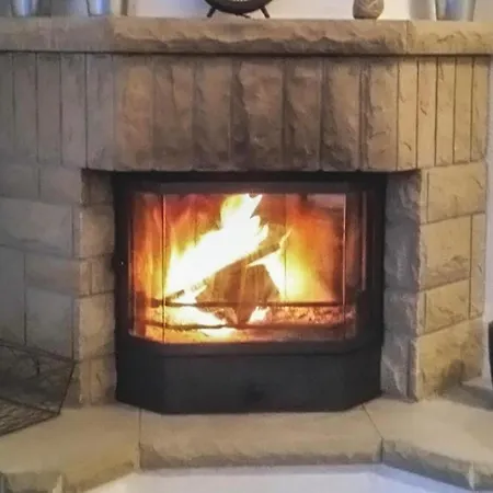 With Fireplace I Nyaraló *